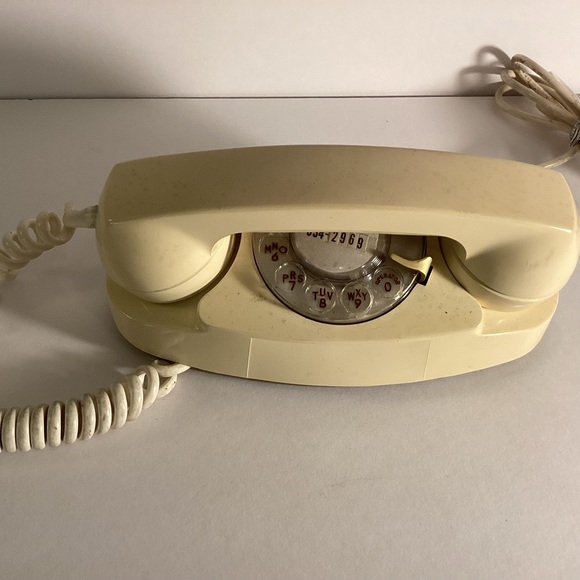 Princess style rotary telephone - Picture 1 of 8